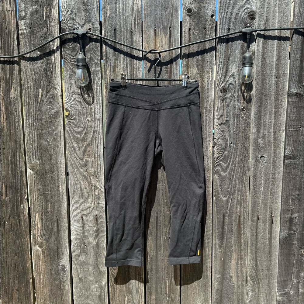 Lucy Hatha Collection Crop Black Activewear Cropped Leggings Size Small 19” insm